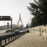 Il nostro viaggio comincia per� dalla parte opposta. Imbocchiamo infatti via Nazariantz, strada che si sviluppa ai lati del ponte